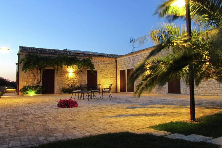 Casa Al Castello Guest House Ragusa Ngoại thất bức ảnh